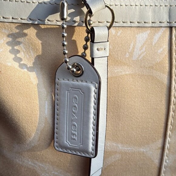 Coach Scribbles Signature C HamptonTote Bag (w/hang tag)(EUC) - Picture 3 of 17